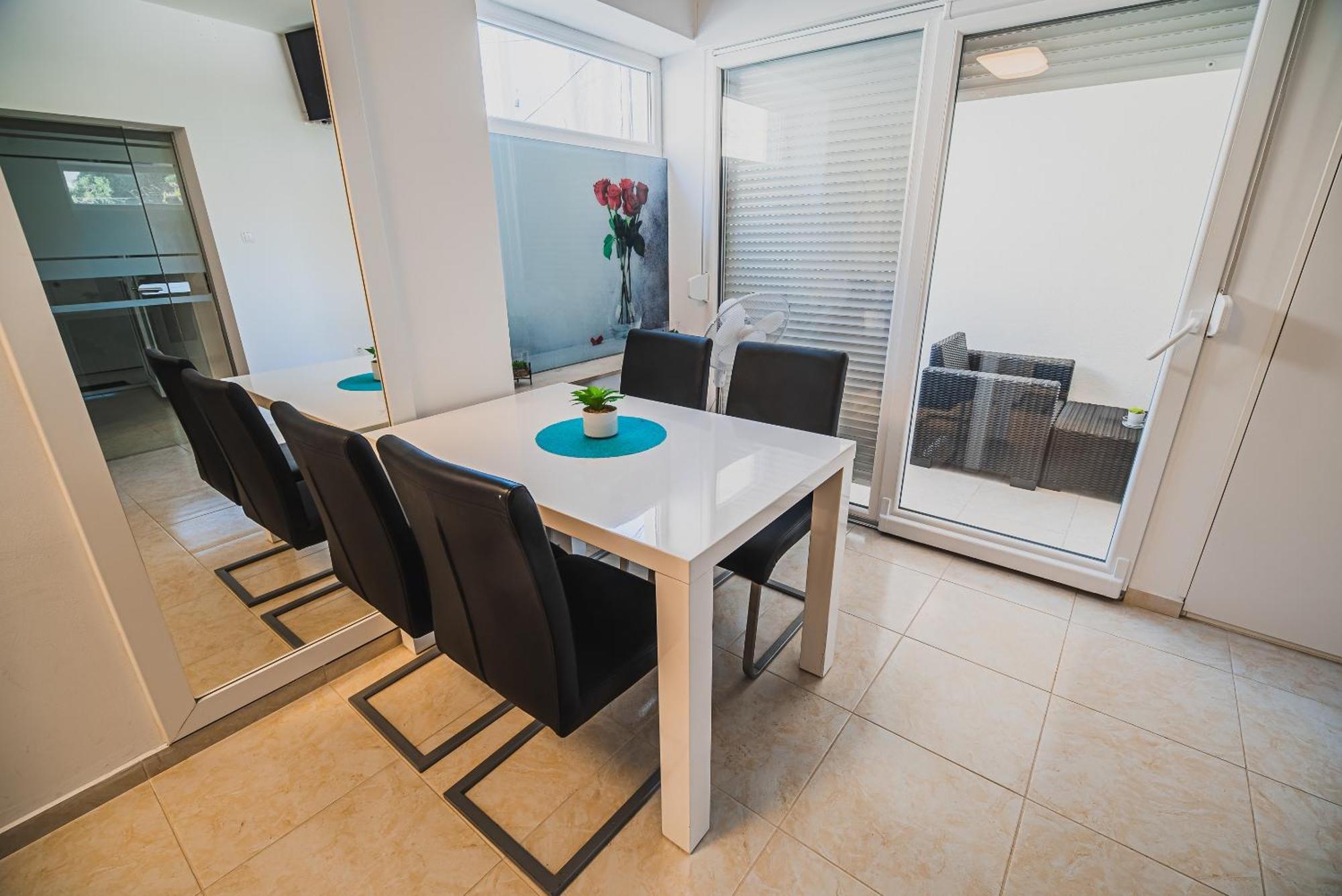 Downtown Park Apartments With Balcony Vodice Szoba fotó