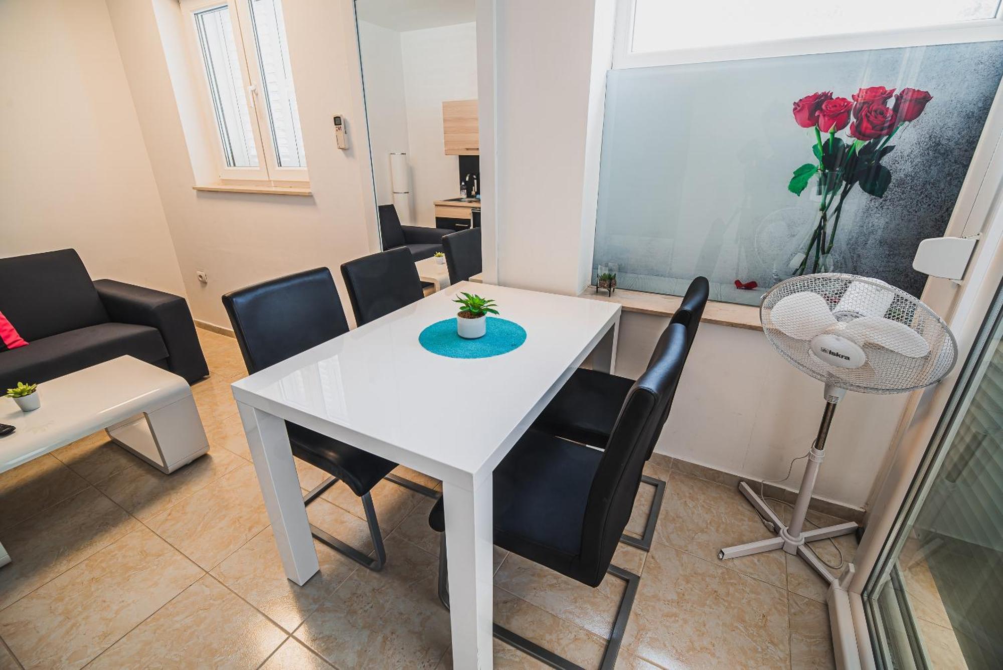 Downtown Park Apartments With Balcony Vodice Szoba fotó